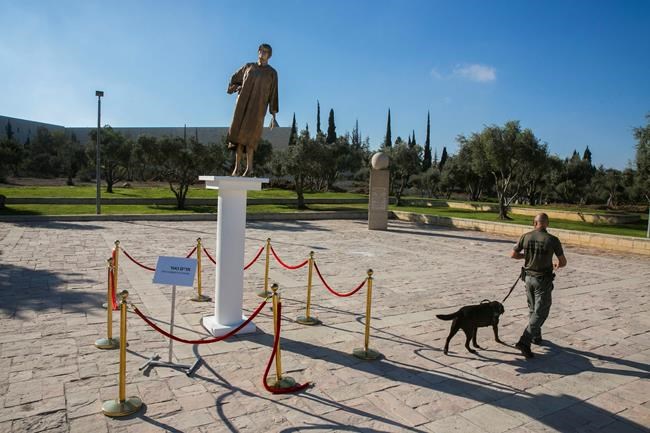 Israeli protesters erect golden statue of High Court chief | iNFOnews.ca