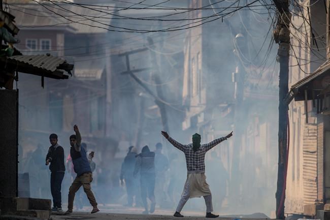 Thousands in Kashmir hide from crackdown, some in orchards | iNFOnews.ca CP1094650395