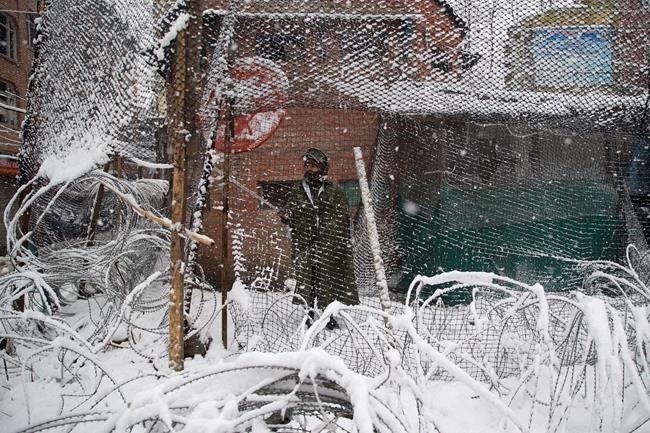 Avalanches, landslides kill 11 people in Himalayan Kashmir | iNFOnews.ca