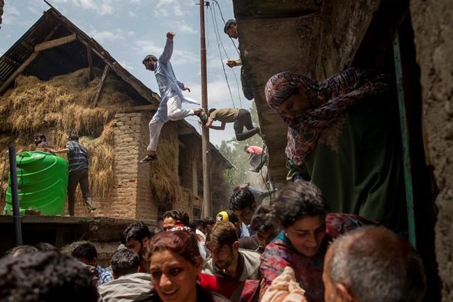 2 rebels, teen killed during fighting, protests in Kashmir | iNFOnews.ca