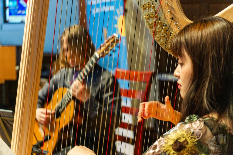 Professional Guitarists tune up for 5th annual Okanagan Guitar Festival | iNFOnews.ca