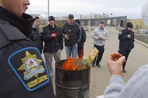 Alberta jail guards continue to strike as dispute enters third day | iNFOnews.ca CP23108267