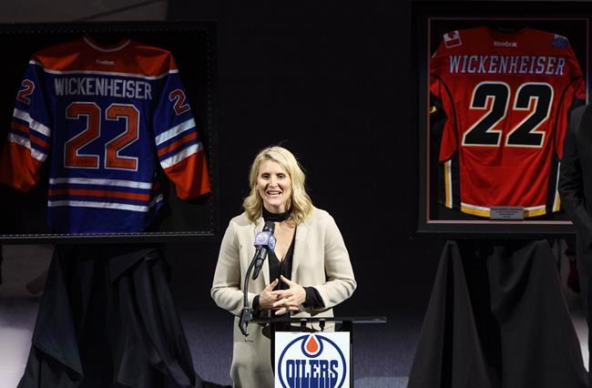 Canada's Hayley Wickenheiser honoured in pre-game ceremony | iNFOnews.ca