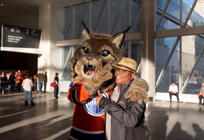 "Hunter" the Canadian lynx unveiled as first mascot in Edmonton Olier history | iNFOnews.ca "Hunter" the Canadian lynx unveiled as first mascot in Edmonton Olier history | iNFOnews.ca