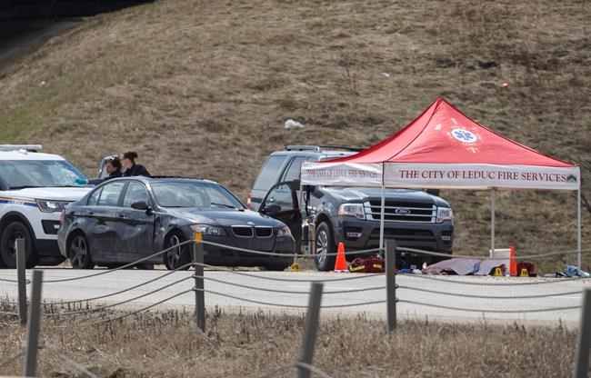Man dead, Mountie injured after shootout on busy highway near Edmonton | iNFOnews.ca Man dead, Mountie injured after shootout on busy highway near Edmonton | iNFOnews.ca