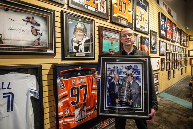 Fake signatures an unfortunate factor when collecting sports memorabilia | iNFOnews.ca