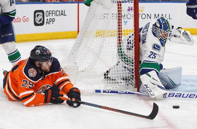 Canucks score four goals on first six shots to cruise past Oilers for 4-2 win | iNFOnews.ca