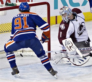 Edmonton Oilers fire record 56 shots at Colorado, rally to beat Avalanche 6-4 | iNFOnews.ca CP22081773