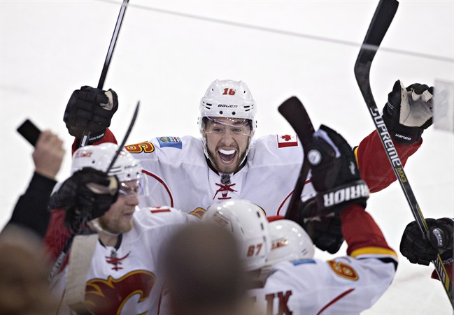 Talbot gives up shaky goal late in third, Frolik and Flames beat Oilers 5-4 | iNFOnews.ca CP35156863