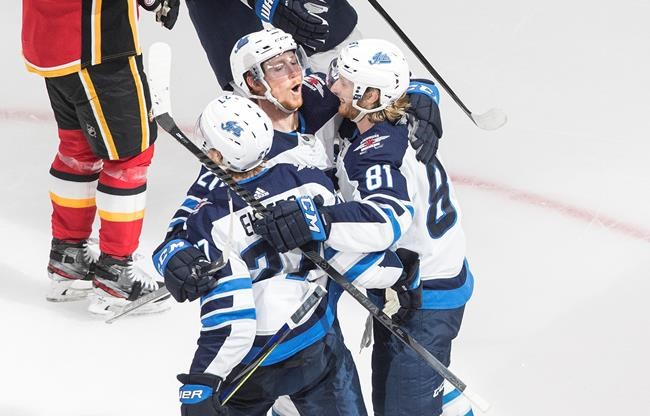 Jets rebound with 3-2 win over Flames, even qualifying series 1-1 | iNFOnews.ca Jets rebound with 3-2 win over Flames, even qualifying series 1-1 | iNFOnews.ca
