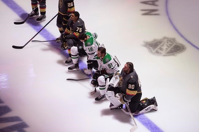 Vegas, Dallas players kneel for anthems as protests gain momentum at NHL restart | iNFOnews.ca