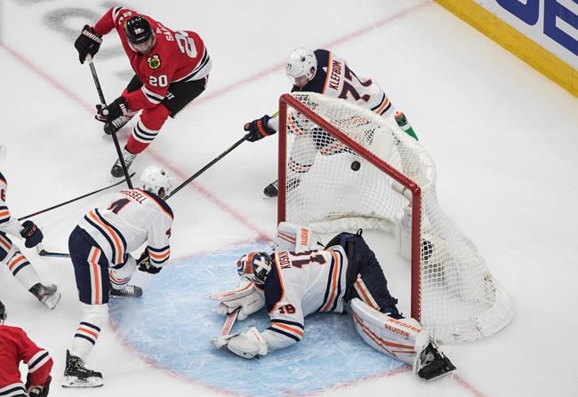 Blackhawks bounce Oilers from NHL post-season with 3-2 win in qualifying play | iNFOnews.ca CP931201930