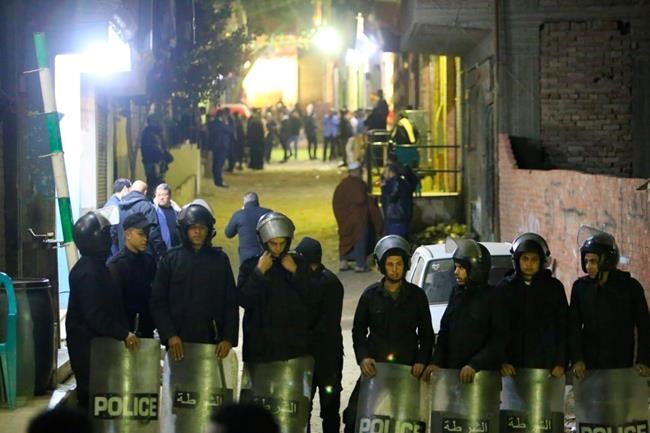 Egyptian policeman killed while defusing bomb outside church | iNFOnews.ca