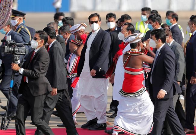 Imran Khan visits Sri Lanka as Muslims demand burial rights | iNFOnews.ca Imran Khan visits Sri Lanka as Muslims demand burial rights | iNFOnews.ca