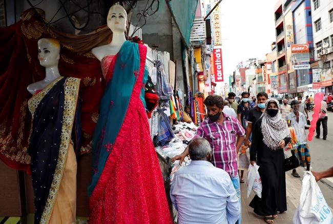 Sri Lanka to ban burqas, close over 1,000 Islamic schools | iNFOnews.ca CP714754121