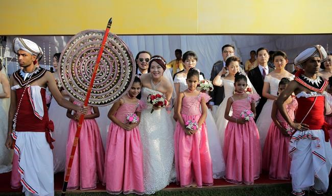 50 Chinese couples marry in Sri Lanka in mass ceremony | iNFOnews.ca 50 Chinese couples marry in Sri Lanka in mass ceremony | iNFOnews.ca