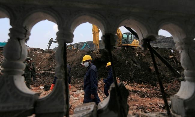 Dozens still missing in Sri Lankan garbage collapse; 30 dead | iNFOnews.ca