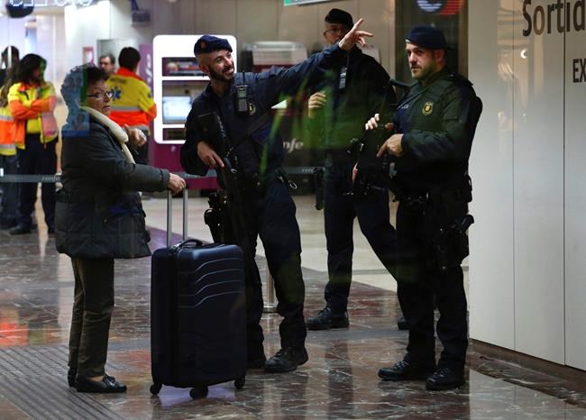 Grenade-shaped belt buckle halts trains in Madrid, Barcelona | iNFOnews.ca