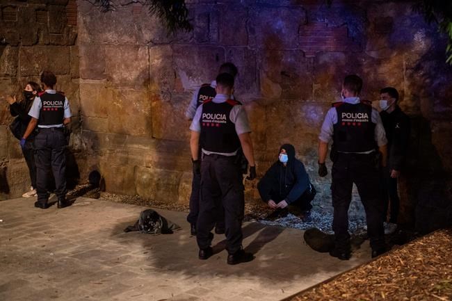 Police on curfew patrol as Spain fights nightlife infections | iNFOnews.ca Police on curfew patrol as Spain fights nightlife infections | iNFOnews.ca