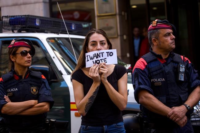 Who gives the orders? Spain, Catalonia both claim police | iNFOnews.ca Who gives the orders? Spain, Catalonia both claim police | iNFOnews.ca