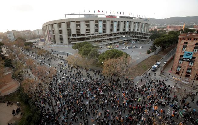 Police gird for separatist protest at Barcelona soccer match | iNFOnews.ca Police gird for separatist protest at Barcelona soccer match | iNFOnews.ca