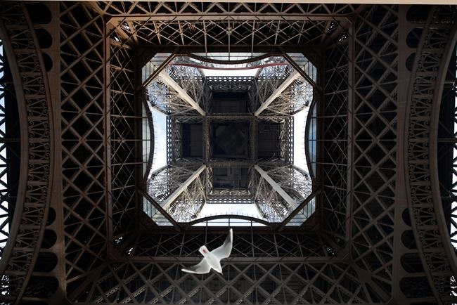 Strike closes Eiffel Tower for 5th day | iNFOnews.ca