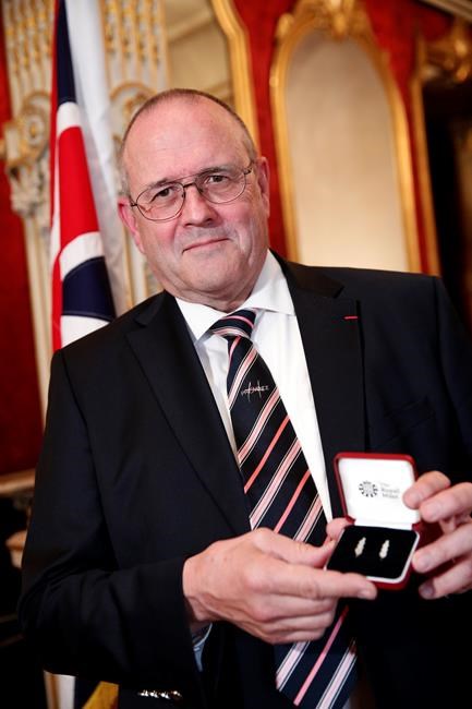 Queen's award for Briton who helped thwart train attack | iNFOnews.ca