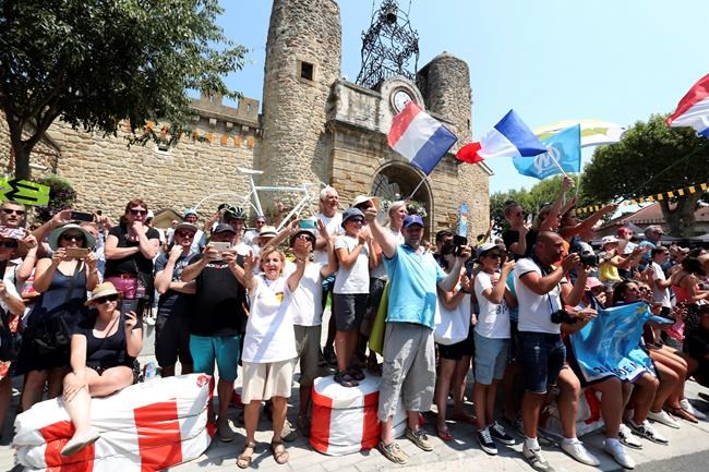2 riders kicked out of Tour de France after altercation | iNFOnews.ca CP26221063