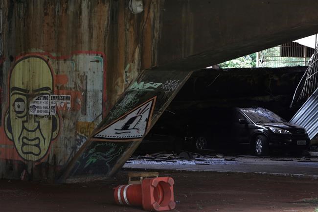Falling overpass smashes cars in Brazil, but no injuries | iNFOnews.ca