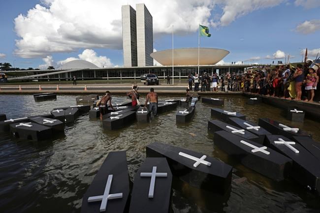 Police, indigenous in Brazil clash with tear gas and spears | iNFOnews.ca Police, indigenous in Brazil clash with tear gas and spears | iNFOnews.ca