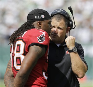Helped by Bucs penalty, Smith and Folk lead Jets to stunning 18-17 win | iNFOnews.ca CP24875215