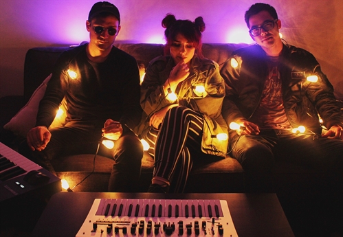 LIVE #AtTheENZ: Electro Pop with Hello Victim | iNFOnews.ca LIVE #AtTheENZ: Electro Pop with Hello Victim