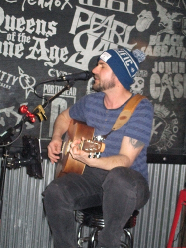 LIVE #AtTheEnz (Downtown): Acoustic Rock w/ Sam Bainbridge