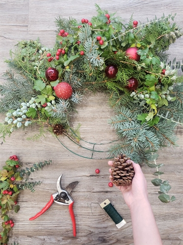 Wreaths and Wine at Road 13