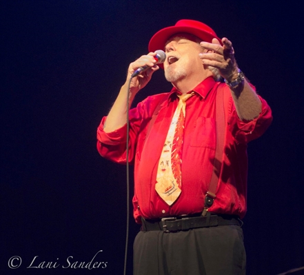 Big Hanks's Tribute to the Blues Songs of Christmas | iNFOnews.ca Big Hanks’s Tribute to the Blues Songs of Christmas
