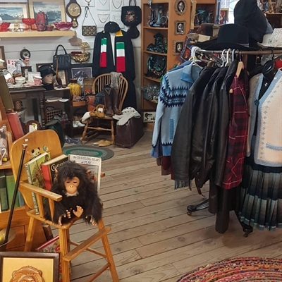 Collectors Club Antique Sale