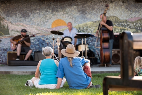 Downtown Live – Music at the Downtown Farmer’s Market