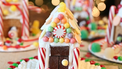 Mini Holiday Candy House Building