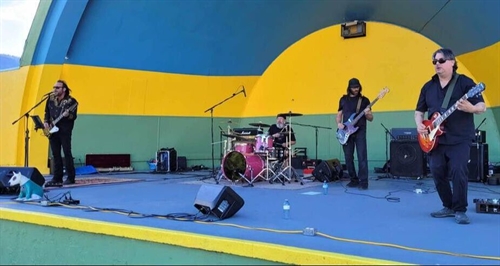 JOHNNY CARWASH & THE DESERT DAWGZ