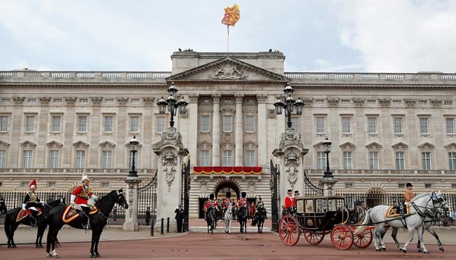 UK monarch marks official birthday with pomp and parade | iNFOnews.ca