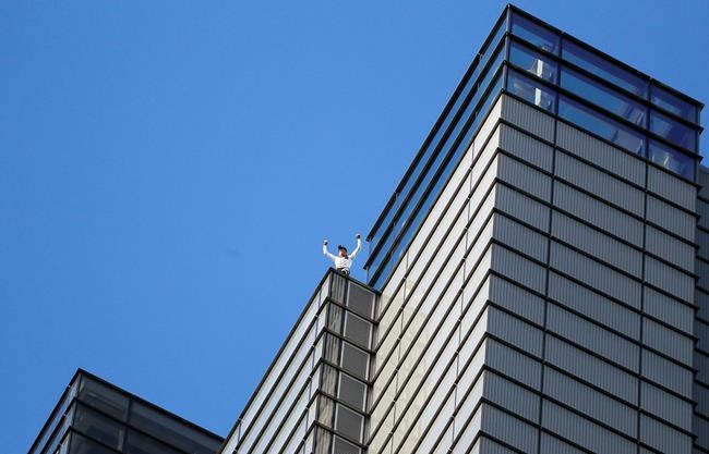 'French Spiderman' arrested after scaling London skyscraper | iNFOnews.ca