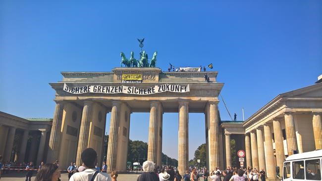 Far-right anti-Islam activists protest atop Berlin monument | iNFOnews.ca
