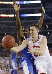 Kentucky freshman not 1-and-done yet: Wildcats beat Wisconsin 74-73 to get to NCAA title game | iNFOnews.ca Kentucky freshman not 1-and-done yet: Wildcats beat Wisconsin 74-73 to get to NCAA title game | iNFOnews.ca