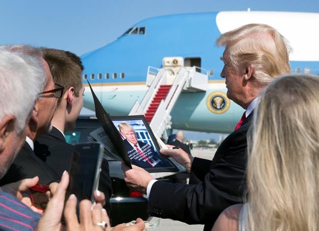 Trump signs tax cut in "rush job" Oval Office signing event | iNFOnews.ca