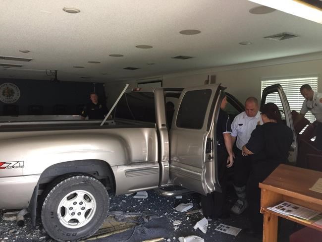 Pickup truck crashes into council chambers of Florida city | iNFOnews.ca