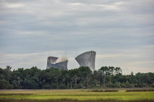 Cooling towers imploded at Florida power plant | iNFOnews.ca CP571528968