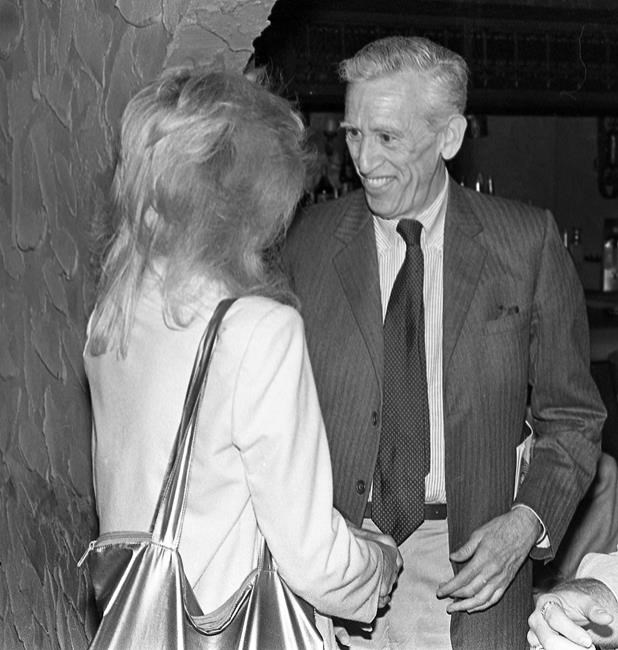 Surprise: Publisher to celebrate Salinger centennial | iNFOnews.ca Surprise: Publisher to celebrate Salinger centennial | iNFOnews.ca