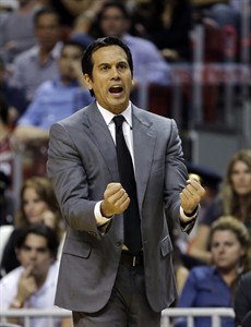 James finishes with 40, Wade 39 and Heat win 12th straight, top Kings 141-129 in 2OT | iNFOnews.ca James finishes with 40, Wade 39 and Heat win 12th straight, top Kings 141-129 in 2OT | iNFOnews.ca