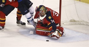 Olsen scores 1st NHL goal, Thomas makes 29 saves, Panthers beat Jets 5-2 to end 3-game skid | iNFOnews.ca CP26302429