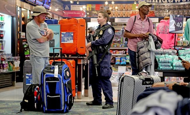 Travellers lose 25,000 items in Florida airport rampage | iNFOnews.ca CP365214319